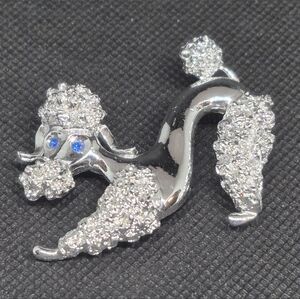GERRY'S Signed Vintage Silver Tone Poodle Dog Brooch With Blue Rhinestone Eyes